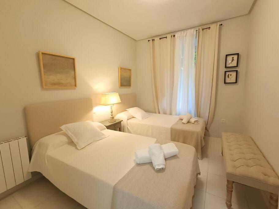 Casa Aguila Casco Antiguo Patio Privado Apartment กาเซเรส ภายนอก รูปภาพ