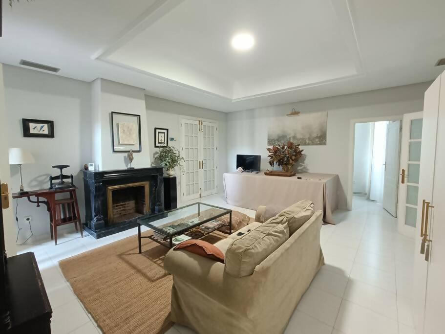 Casa Aguila Casco Antiguo Patio Privado Apartment กาเซเรส ภายนอก รูปภาพ