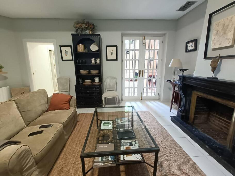Casa Aguila Casco Antiguo Patio Privado Apartment กาเซเรส ภายนอก รูปภาพ